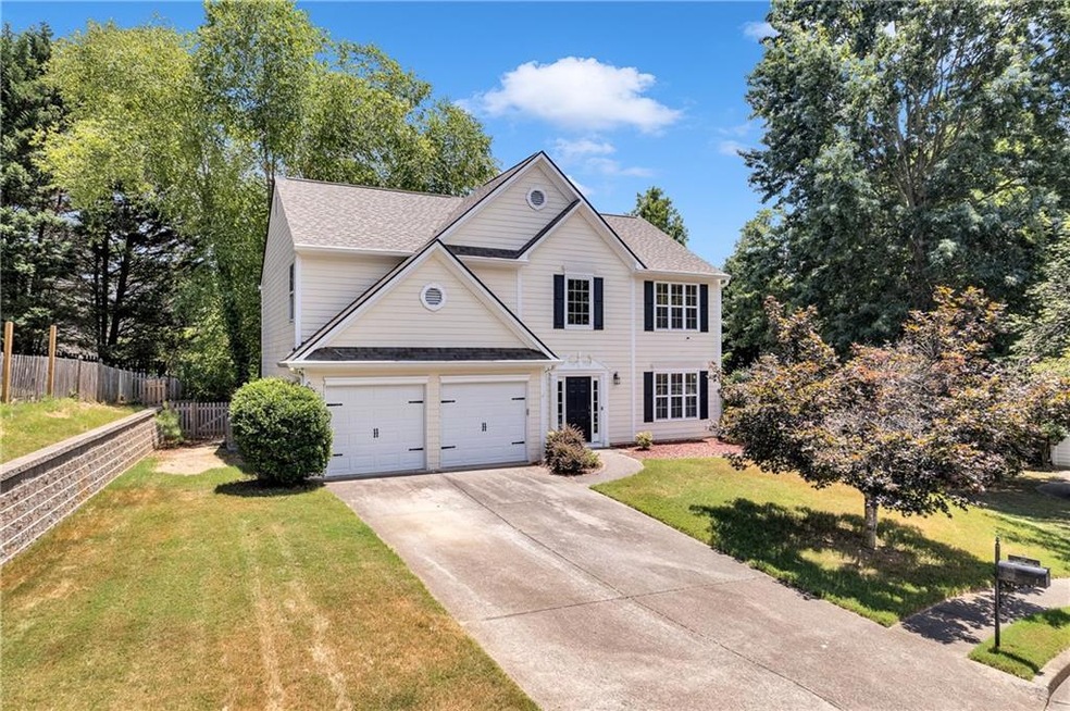 View of front of house featuring a front yard