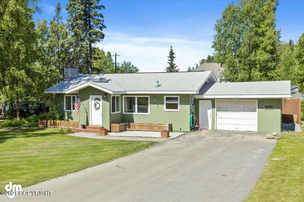 01-Exterior Front-6577_1