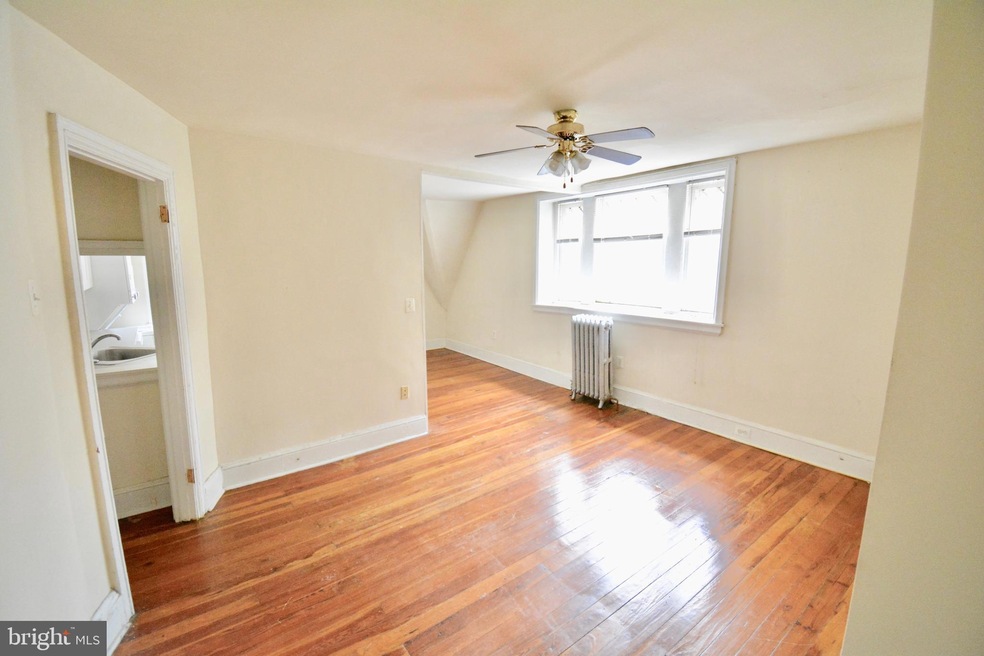 521 W Hansberry St unit 3, Philadelphia, PA 19144 - photo 1