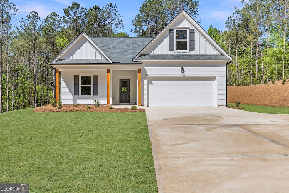 Great ranch home with 4 bedrooms and 3 full baths. NO HOA and sitting on 1.03 acres! Minutes from Jackson Lake