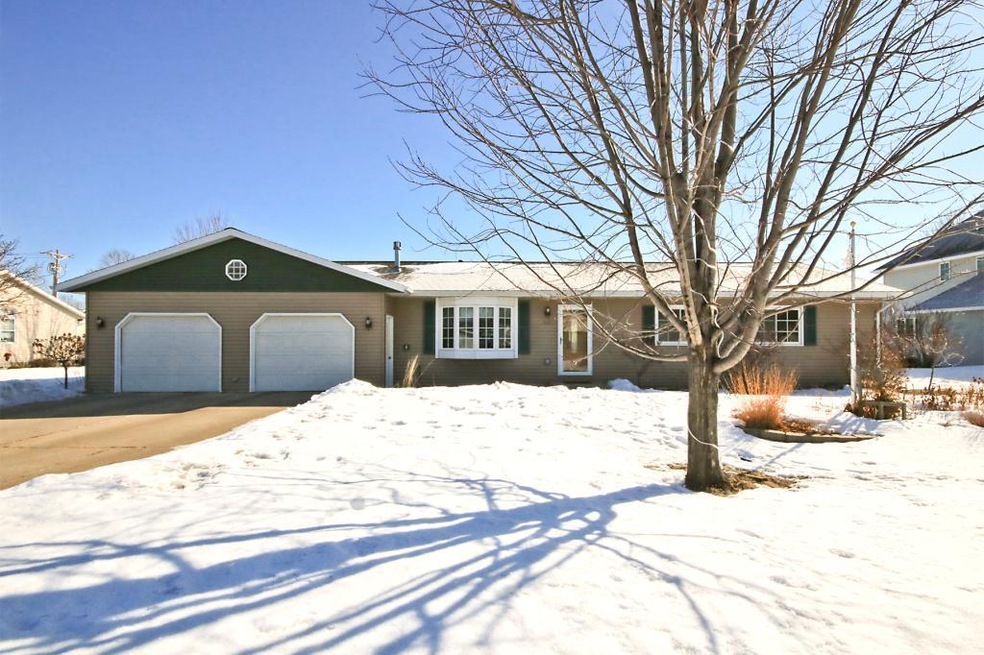 Brownton 4 bedroom rambler with vinyl siding.