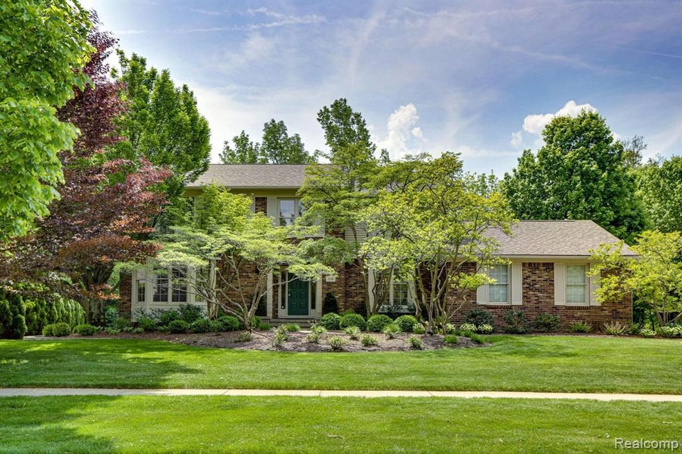 4808 Rivers Edge Dr, Troy, MI 48098 - photo 1