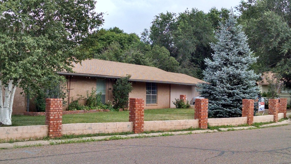 313 N Pear