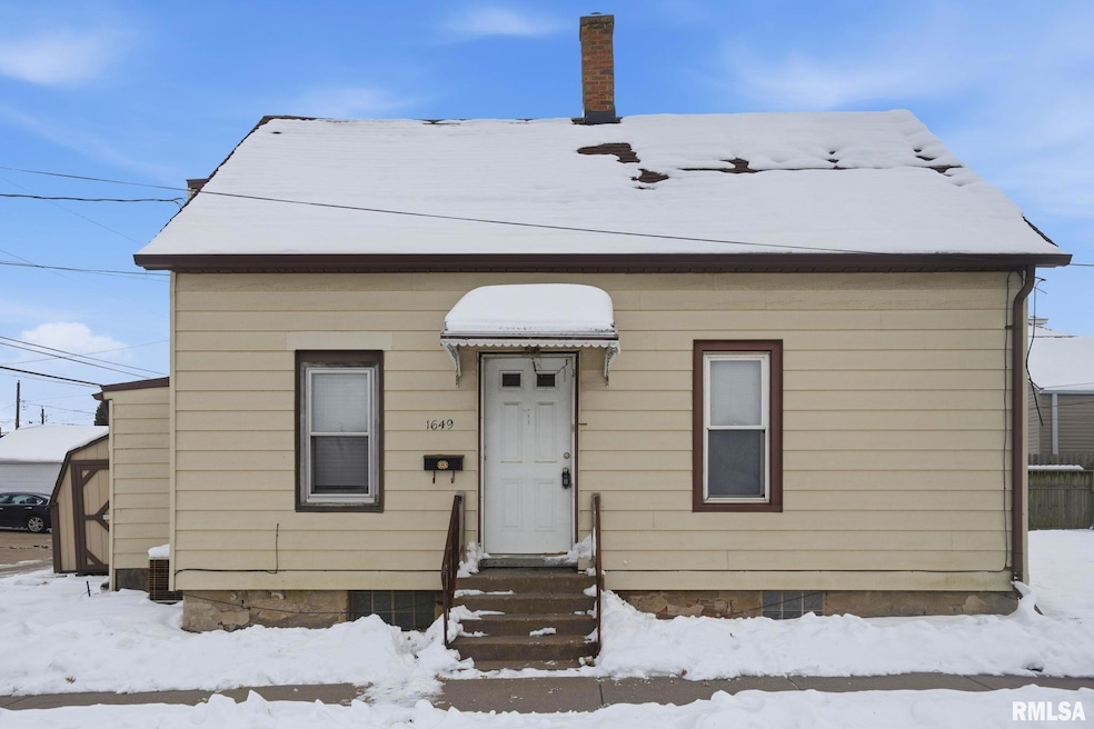 1649 Florence Ln, Davenport, IA 52804 - photo 1