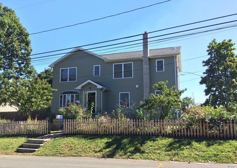 1005 6th St, West Babylon, NY 11704 - photo 1