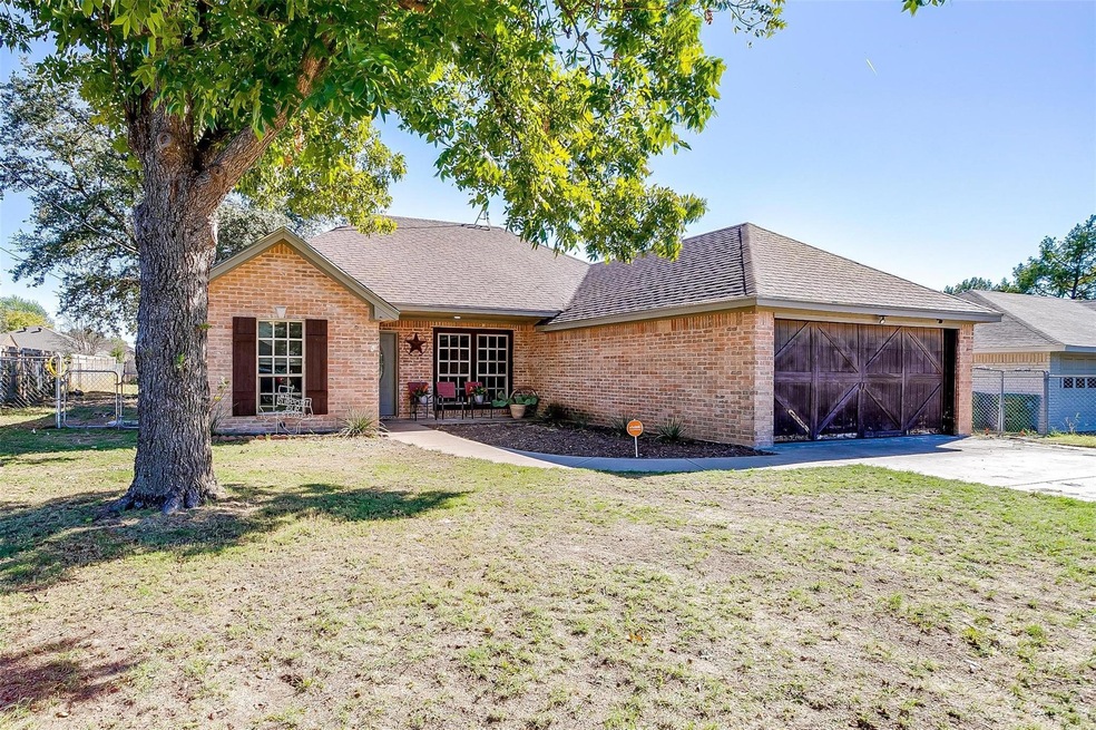 3935 Country Meadows Rd, Granbury, TX 76049 - photo 1