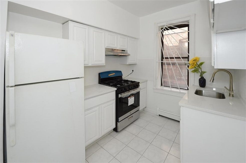 258 Clendenny Ave unit 6, Jersey City, NJ 07304 - photo 1