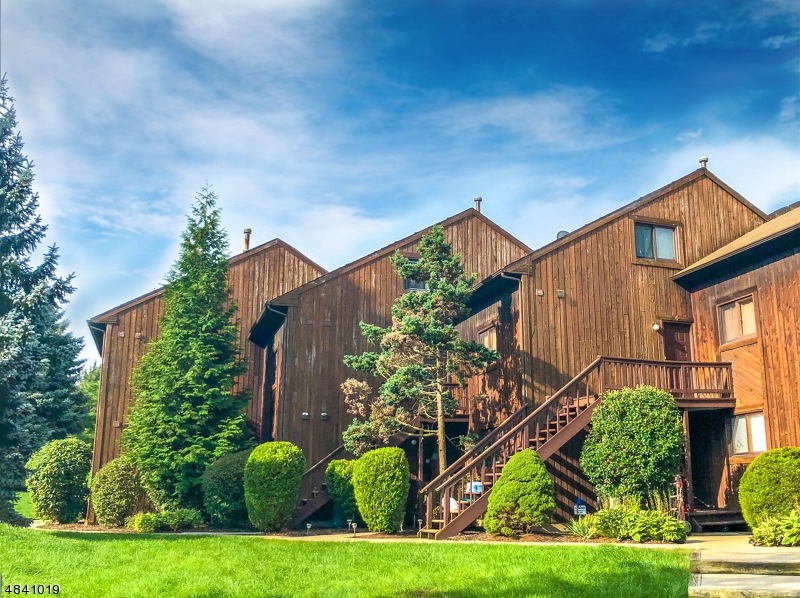 8 Le Touquet unit 3, Vernon, NJ 07462 - photo 1