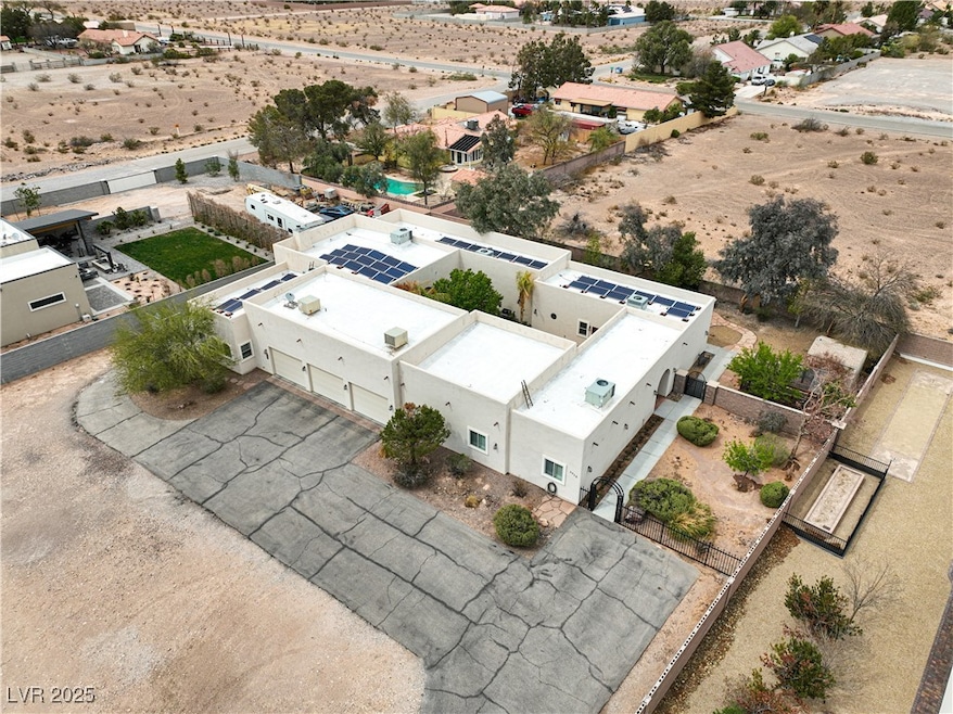 Birds eye view of property front exterior with a d