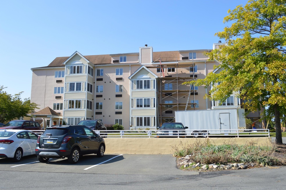 3 Village Cir unit 405, Stroudsburg, PA 18360 - photo 1