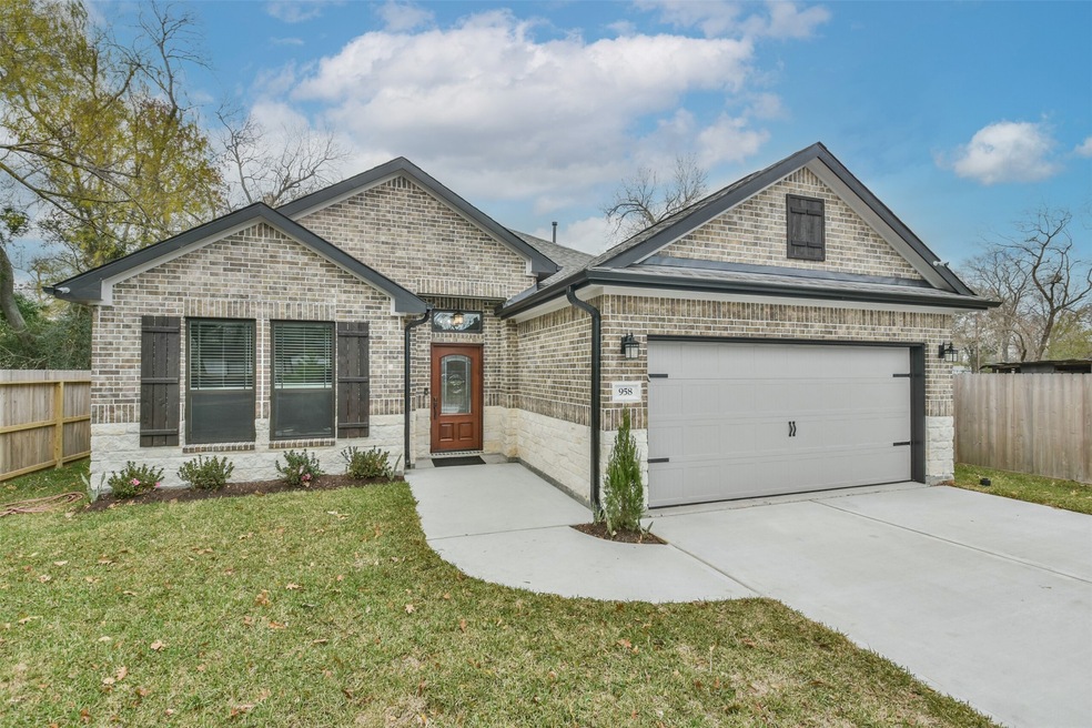 958 Junell St, Houston, TX 77088 - photo 1