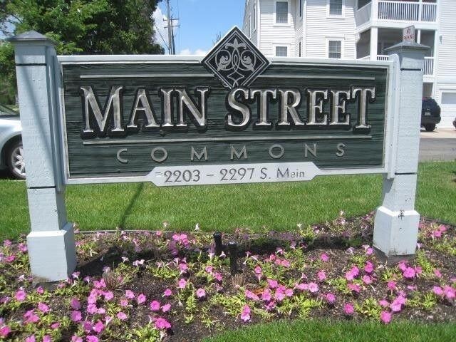 Main Street commons sign