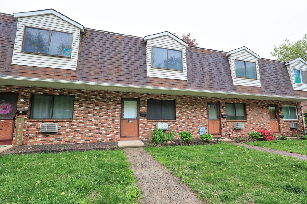 220 Blakeslee St unit 220, Bristol, CT 06010 - photo 1