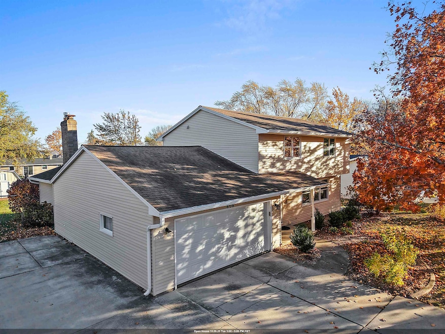 808 Voelker St, de Pere, WI 54115 - photo 1