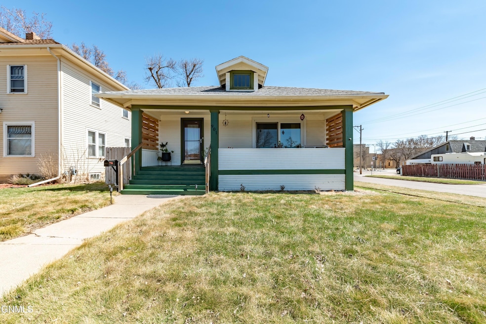 Front 901 N 6th St