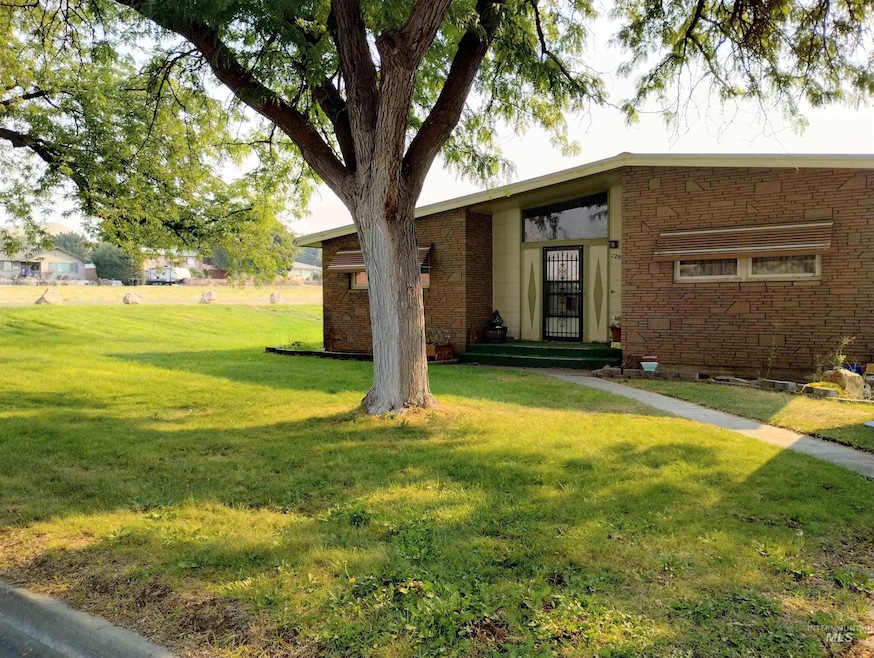 Entrance to property with a lawn