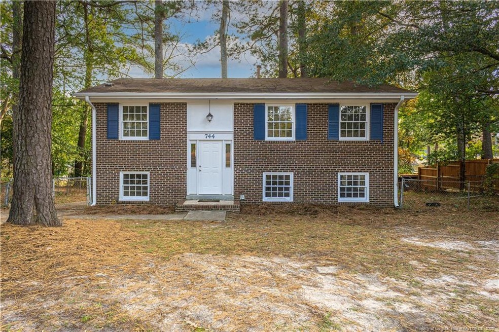 744 Burgoyne Dr, Fayetteville, NC 28314 - photo 1