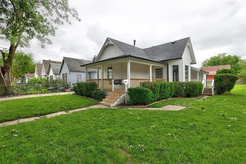 2618 E Walnut St, Des Moines, IA 50317 - photo 1