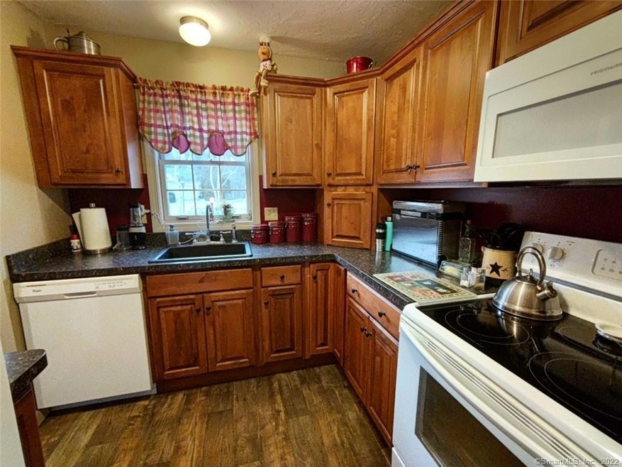 34 Cornfield Point unit 34, Woodstock, CT 06281 - photo 1