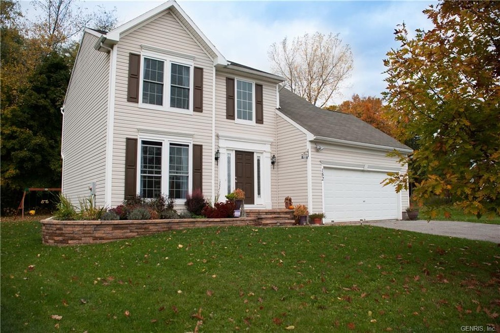 Front yard in beautiful cul-de-sac