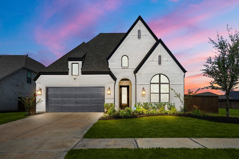 Welcome home! This stunning 2 story home sits on a