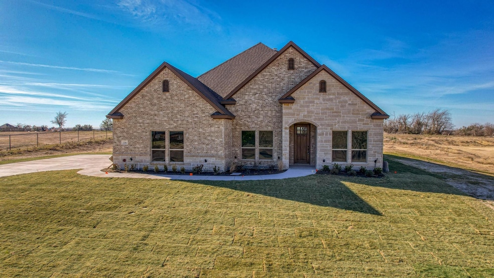 336 Sanger Dr, Springtown, TX 76082 - photo 1