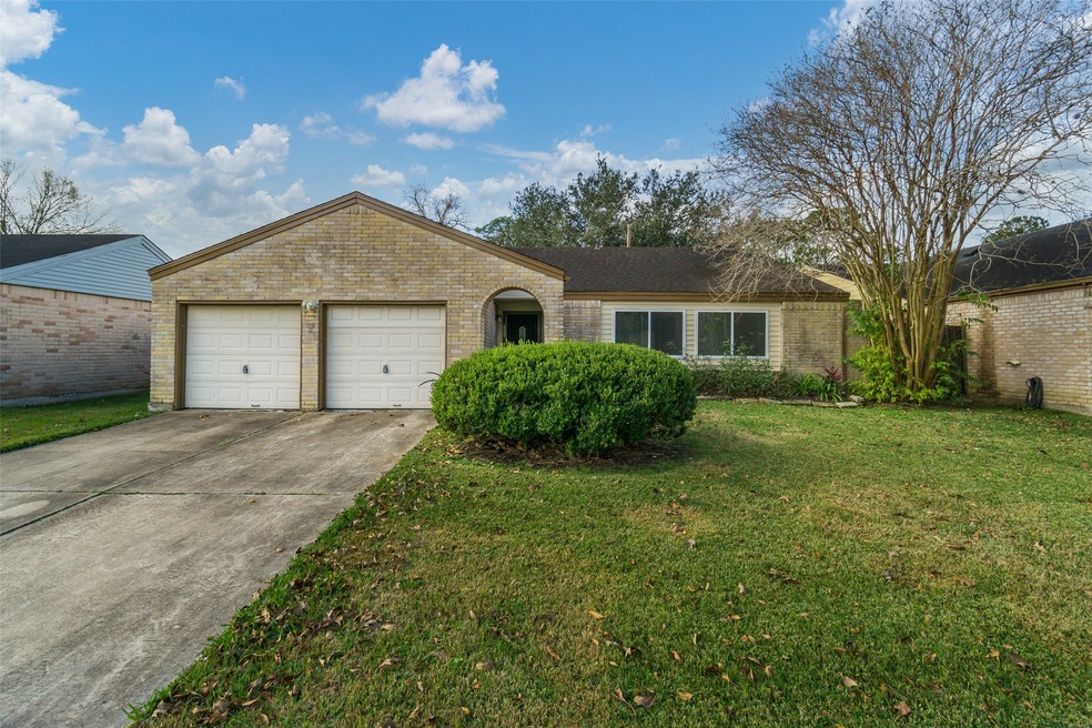 16622 Oxnard Ln, Friendswood, TX 77546 - photo 1