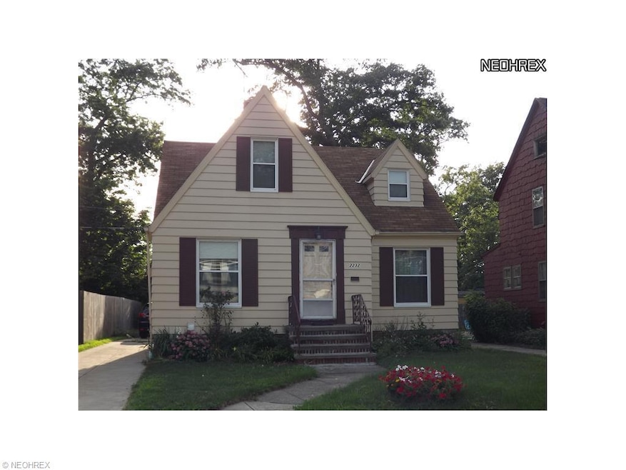 Darling 3 bedroom 2 full bath bungalow on quiet Lakewood street convenient to Hwy 90!