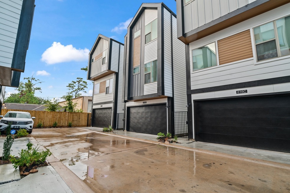 816 Curtin St unit D, Houston, TX 77018 - photo 1