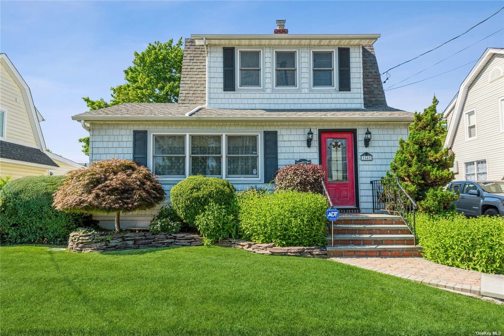 54 Jerome Ave, Mineola, NY 11501 - photo 1