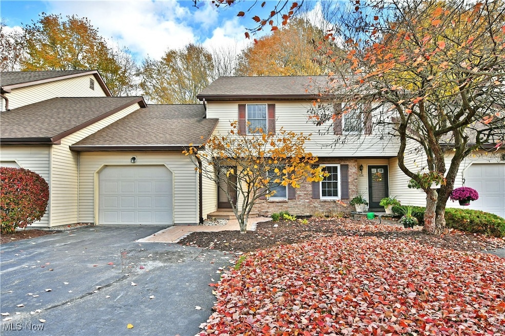 104 Diamond Way unit 104, Cortland, OH 44410 - photo 1