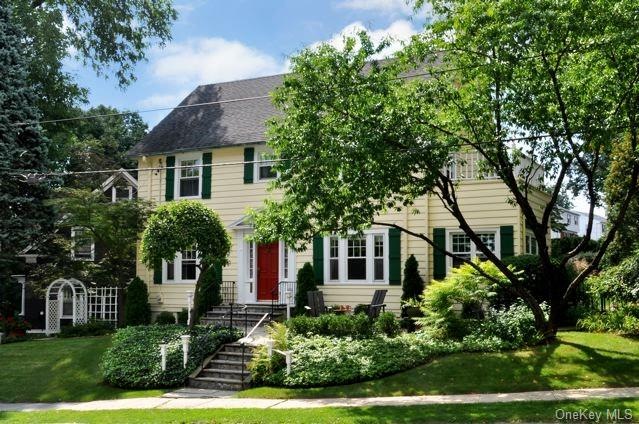 7 Thompson Street - an exceptional Crestwood Colon