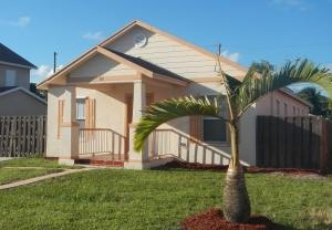 611 39th St, West Palm Beach, FL 33407 - photo 1