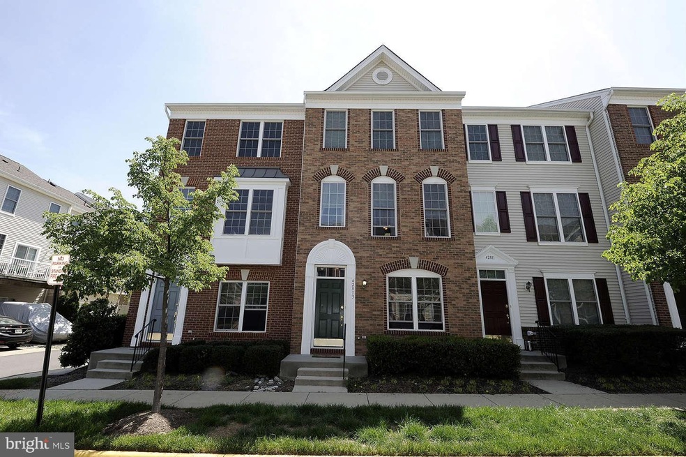 42813 Flannigan Terrace unit 15B, Chantilly, VA 20152 - photo 1