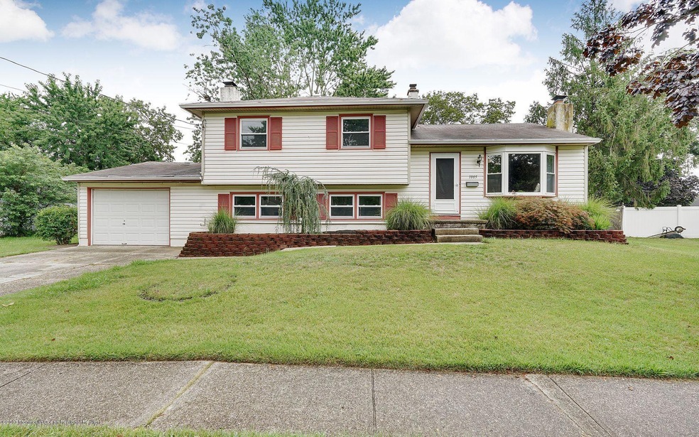 1005 Massachusetts Ave, Somers Point, NJ 08244 - photo 1