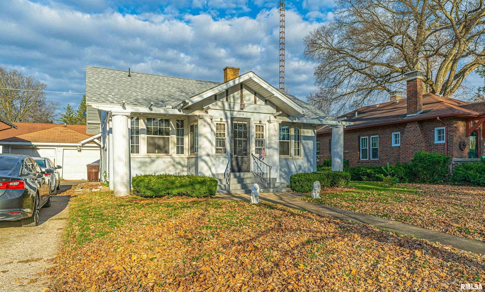 1018 Tremont St, Lincoln, IL 62656 - photo 1