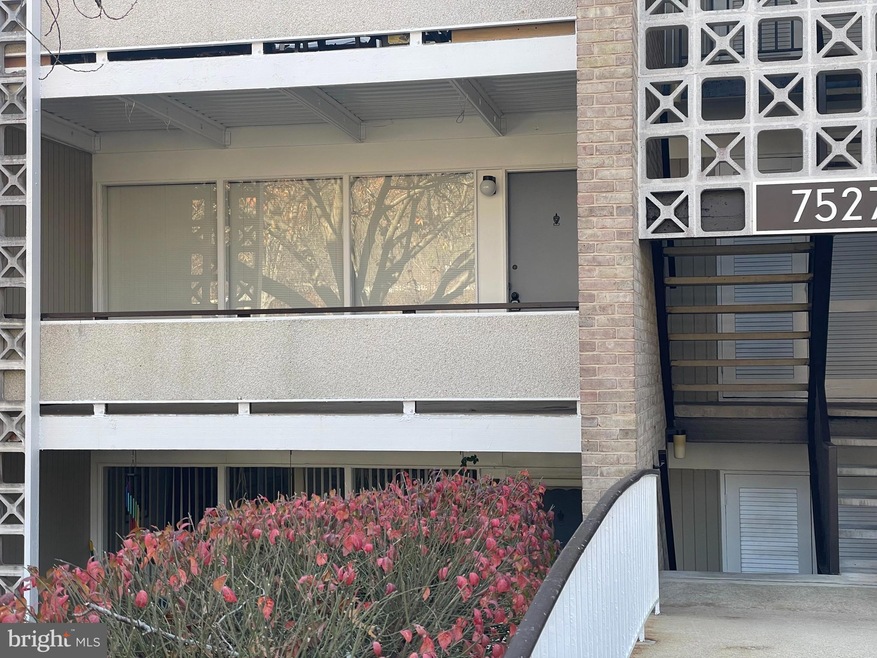 7527 Spring Lake Dr unit 7527-C, Bethesda, MD 20817 - photo 1