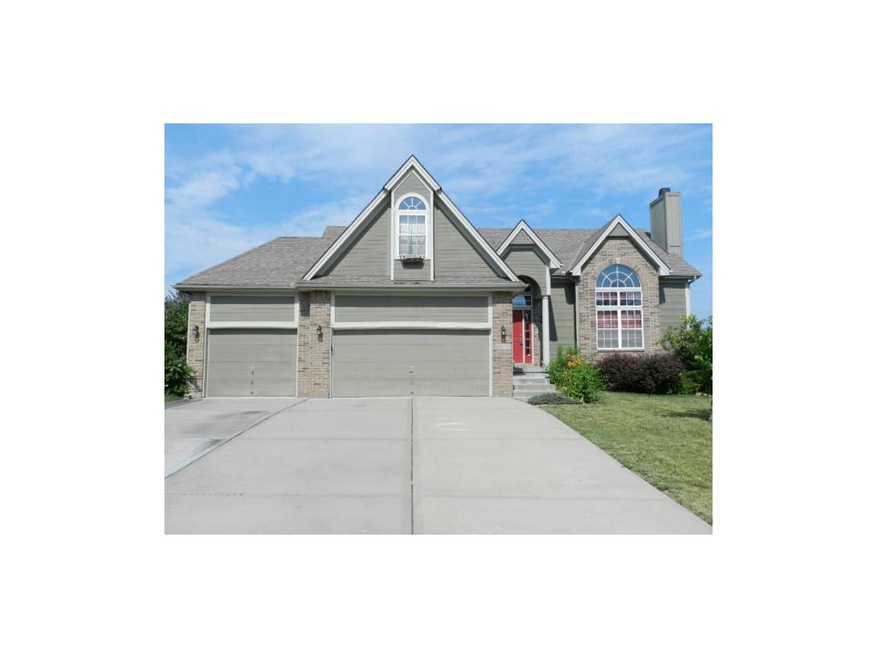 4428 SW Creekview Dr, Lees Summit, MO 64082 - photo 1