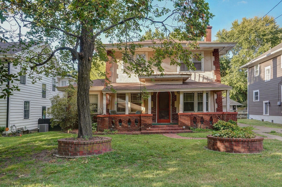 1505 E Walnut St-32