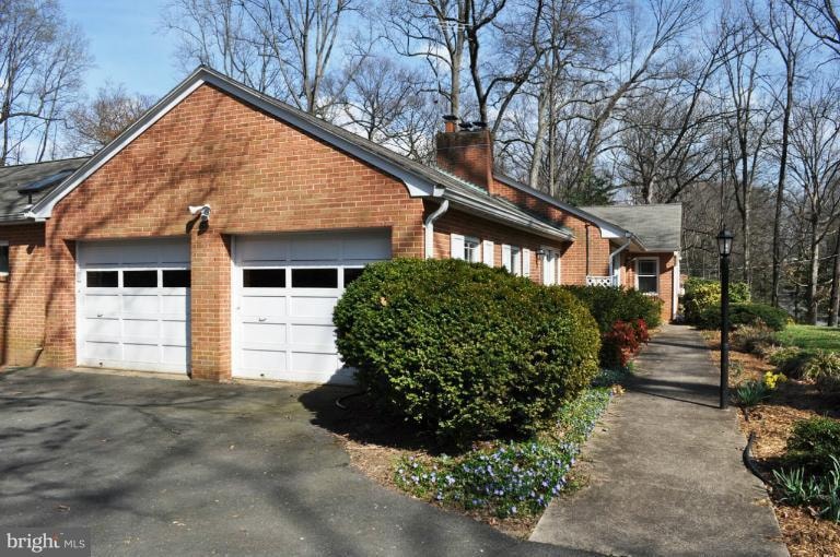 9004 Southwick St, Fairfax, VA 22031 - photo 1