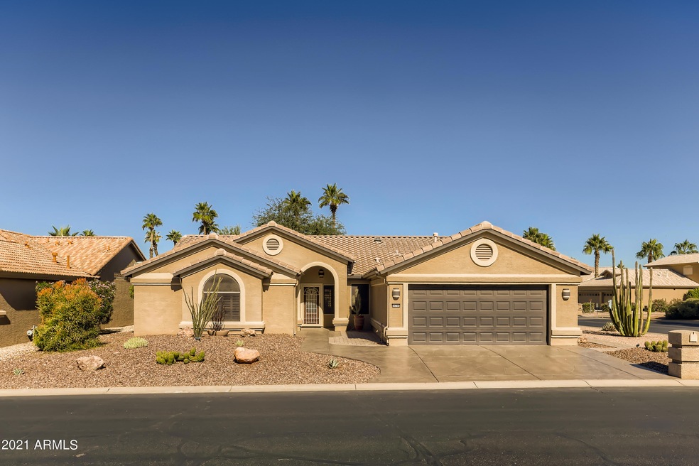 1-256812738-02 Exterior Front