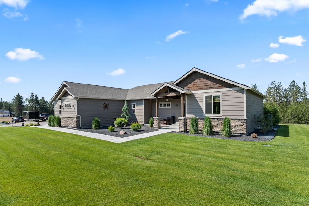 For Sale $729,900 • Co-Listing Agent