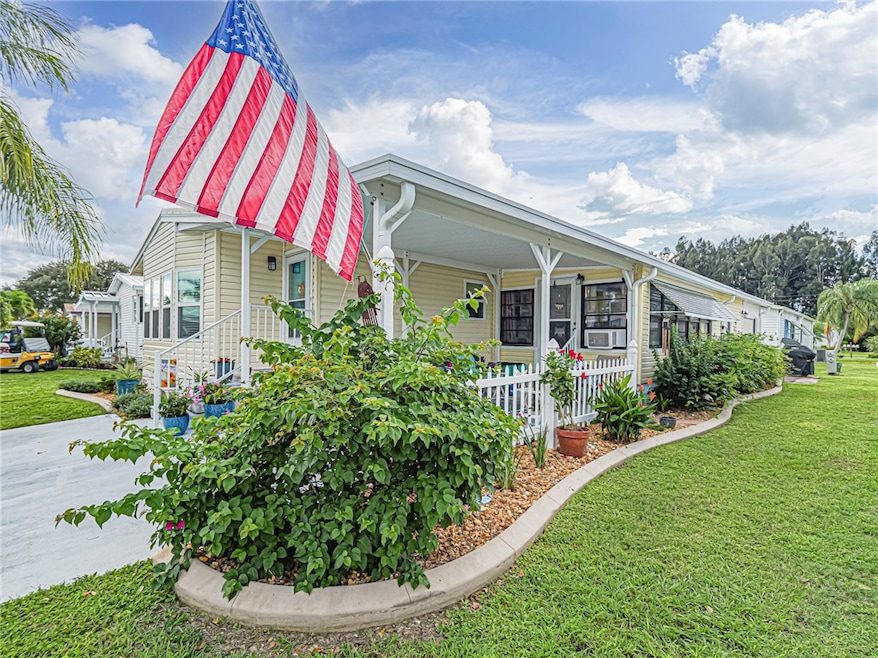 View of front of property featuring a front lawn and covered porch