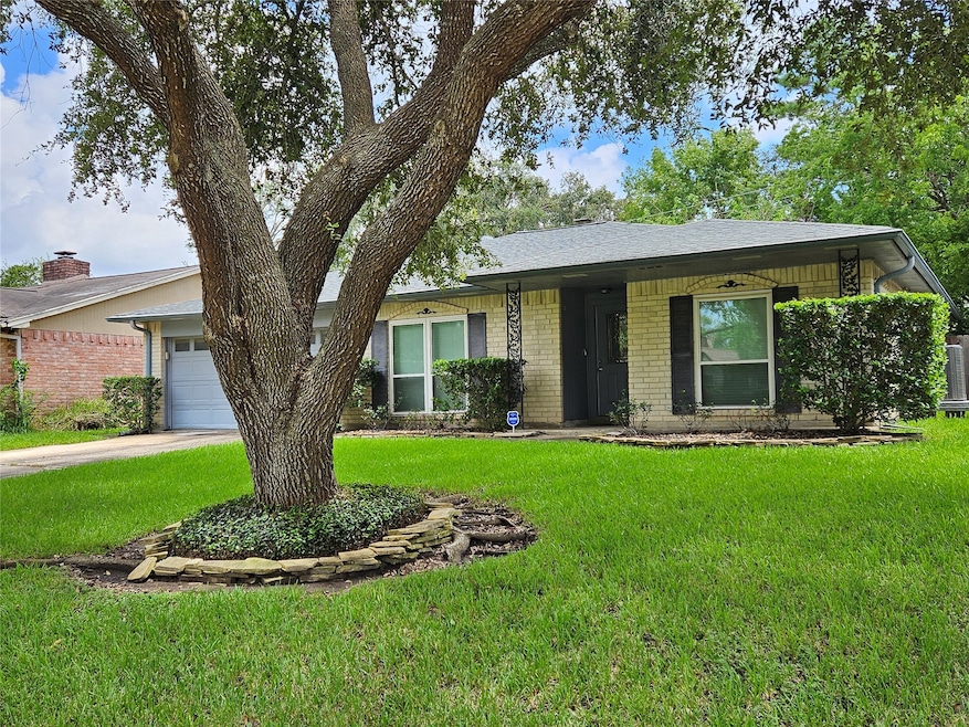 16635 Townes Rd, Friendswood, TX 77546 - photo 1