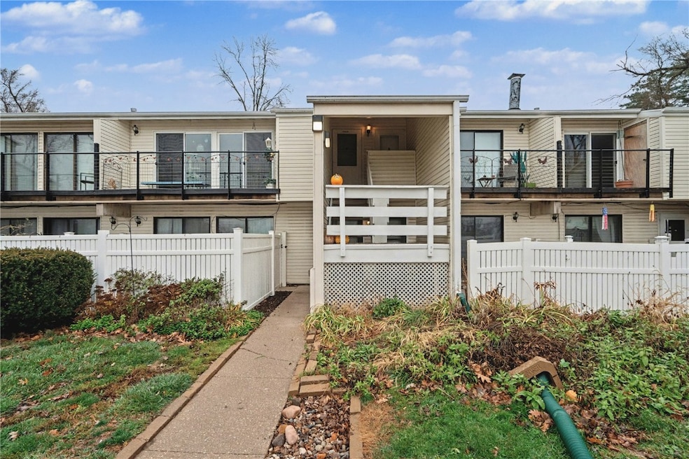2955 Bowling St SW unit E238, Cedar Rapids, IA 52404 - photo 1