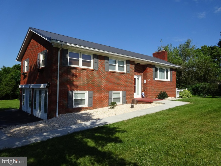 10204 Orenda Dr, Greencastle, PA 17225 - photo 1