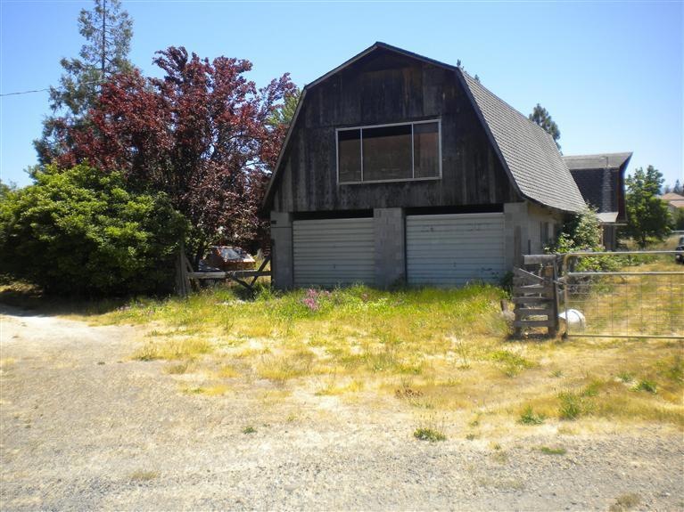 2223 Redwood Ave, Grants Pass, OR 97527 - photo 1