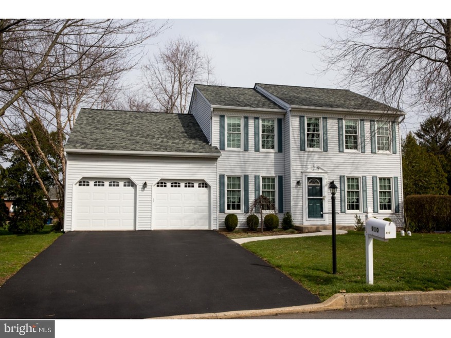 910 Shamrock Ct, Royersford, PA 19468 - photo 1