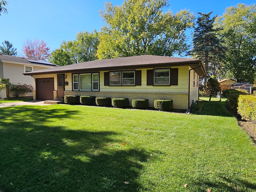 1372 Algonquin Dr, Elgin, IL 60120 - photo 1