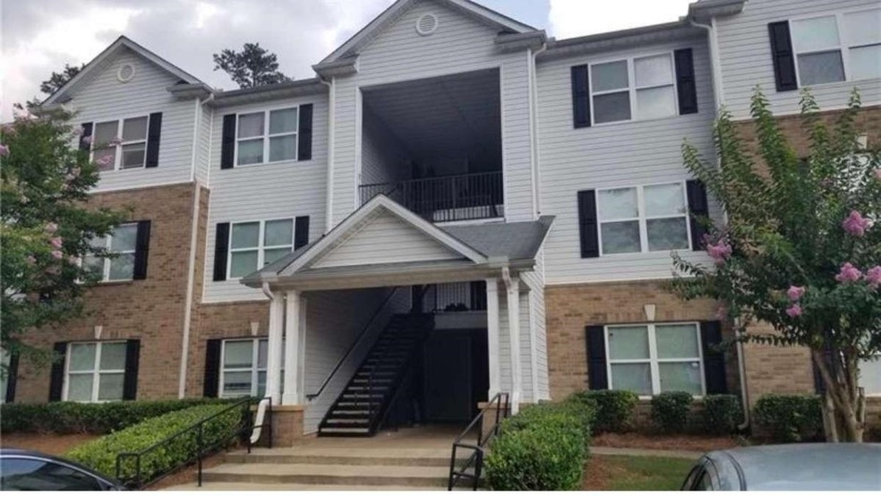 10201 Fairington Ridge Cir, Lithonia, GA 30038 - photo 1